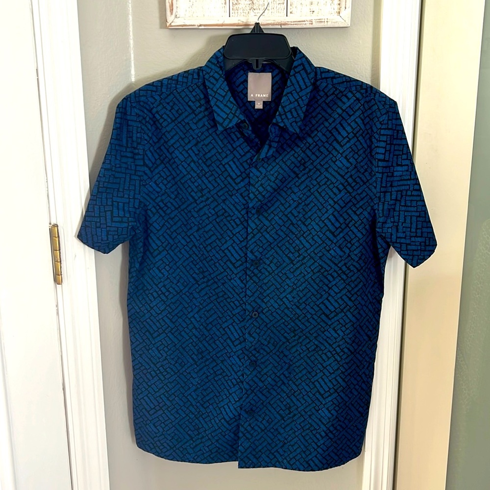 A Frame Men’s Short Sleeve Button Up Blue/Black Geo Print Shirt Medium